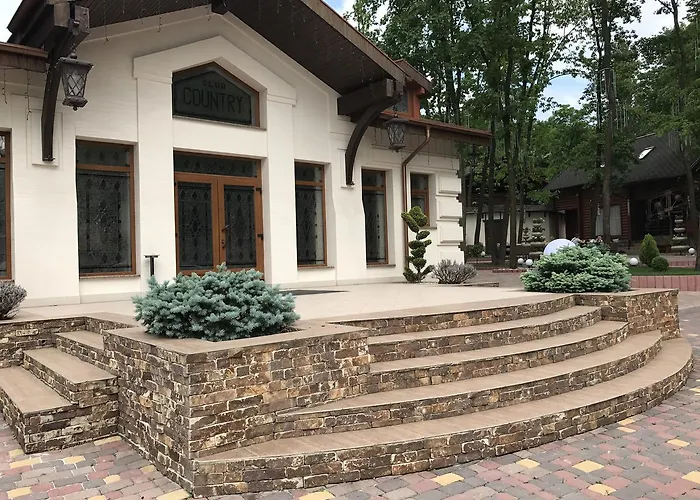 Country Club Hotel *